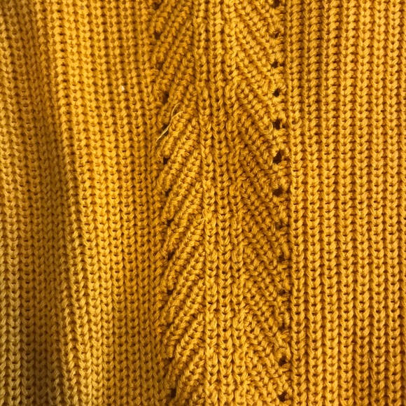 Cropped Sweater - Picture 3 of 4